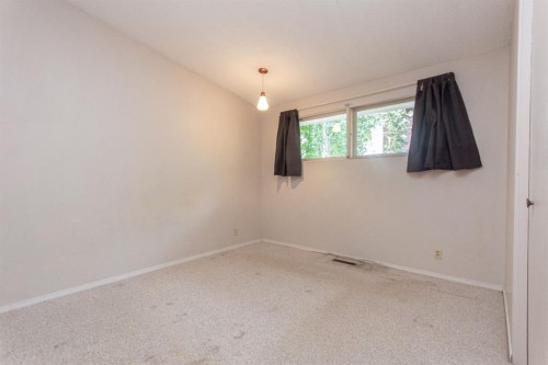 10 Sydney Close, Red Deer, AB - Indoor Photo Showing Other Room