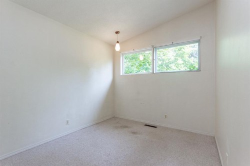 10 Sydney Close, Red Deer, AB - Indoor Photo Showing Other Room