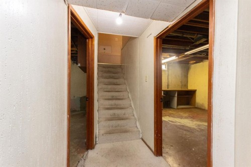10 Sydney Close, Red Deer, AB - Indoor Photo Showing Other Room