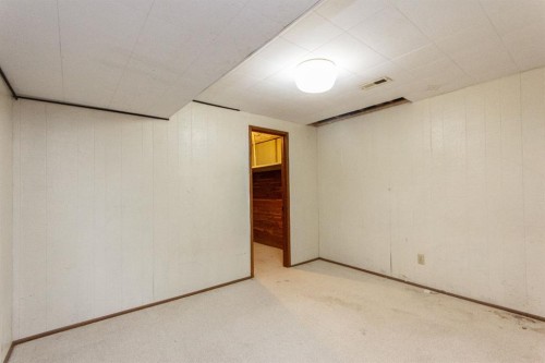 10 Sydney Close, Red Deer, AB - Indoor Photo Showing Other Room