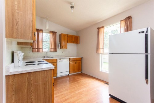 10 Sydney Close, Red Deer, AB - Indoor Photo Showing Kitchen