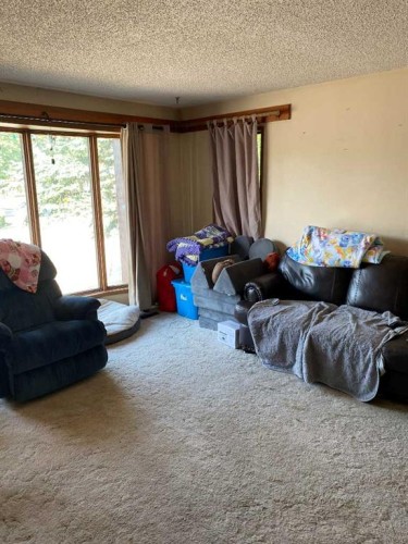 5138 48 Street, Lacombe, AB - Indoor