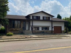 5138 48 Street Lacombe, AB T4L 1J3