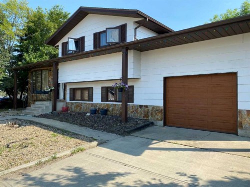 5138 48 Street, Lacombe, AB - Outdoor
