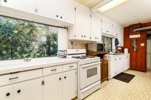 48-40422 Range Road 10, Gull Lake, AB - Indoor Photo Showing Kitchen