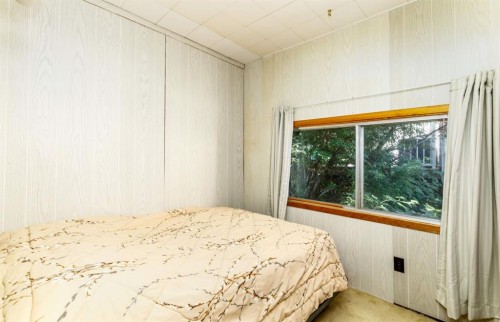 48-40422 Range Road 10, Gull Lake, AB - Indoor Photo Showing Bedroom