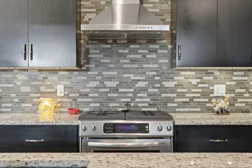 40 Vienna Close, Red Deer, AB - Indoor Photo Showing Kitchen With Upgraded Kitchen