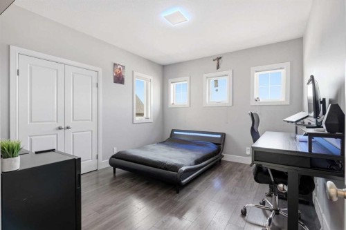 40 Vienna Close, Red Deer, AB - Indoor Photo Showing Bedroom