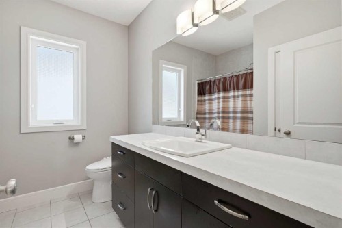 40 Vienna Close, Red Deer, AB - Indoor Photo Showing Bathroom