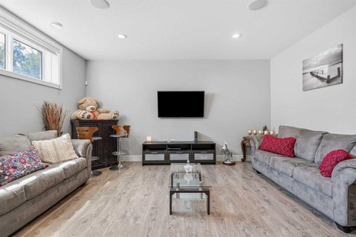 40 Vienna Close, Red Deer, AB - Indoor Photo Showing Living Room