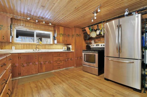 54051 Township Road 351A, Rural Clearwater County, AB - Indoor Photo Showing Kitchen