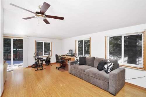 54051 Township Road 351A, Rural Clearwater County, AB - Indoor Photo Showing Living Room