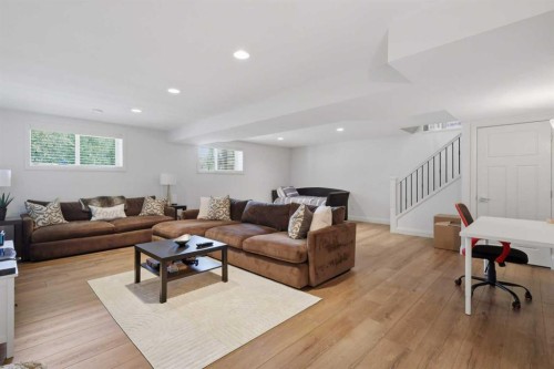 447 Summer Crescent, Rural Ponoka County, AB - Indoor Photo Showing Living Room