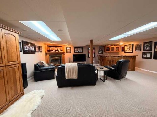 402 East Puffin Street, Pelican Point, AB - Indoor