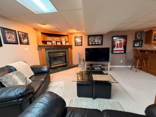 402 East Puffin Street, Pelican Point, AB - Indoor Photo Showing Living Room With Fireplace