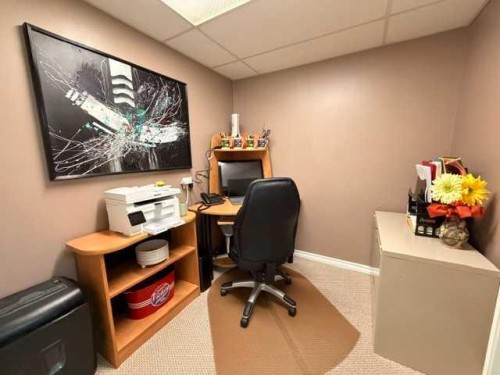 402 East Puffin Street, Pelican Point, AB - Indoor Photo Showing Office