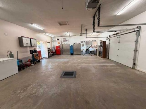 402 East Puffin Street, Pelican Point, AB - Indoor Photo Showing Garage