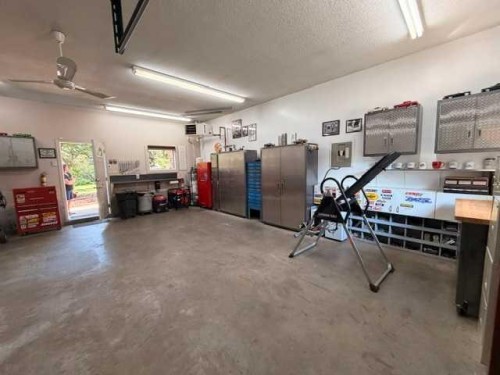 402 East Puffin Street, Pelican Point, AB - Indoor Photo Showing Garage