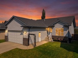6 Firdale Drive Sylvan Lake, AB T4S 2H9