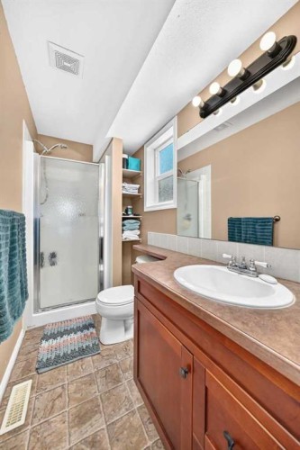 59 Lodge Place, Sylvan Lake, AB - Indoor Photo Showing Bathroom