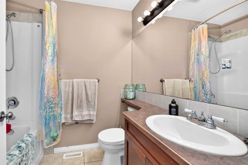 59 Lodge Place, Sylvan Lake, AB - Indoor Photo Showing Bathroom