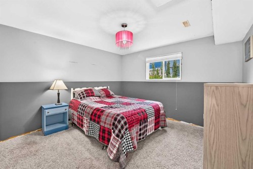 59 Lodge Place, Sylvan Lake, AB - Indoor Photo Showing Bedroom