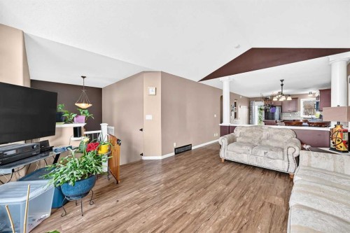 59 Lodge Place, Sylvan Lake, AB - Indoor Photo Showing Living Room