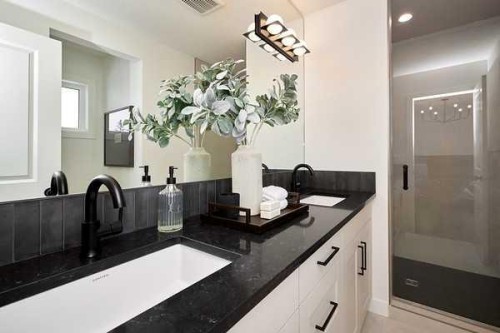 417 Shawnee Terrace Sw, Calgary, AB - Indoor Photo Showing Bathroom
