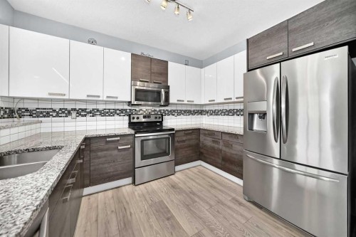 38 Cambridge Close, Blackfalds, AB - Indoor Photo Showing Kitchen With Stainless Steel Kitchen With Double Sink With Upgraded Kitchen
