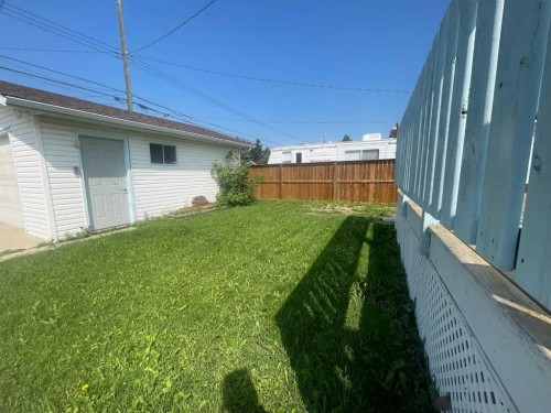 5306 50 Street, Camrose, AB - Outdoor