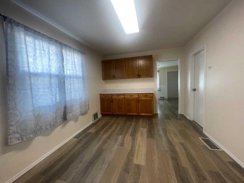 5306 50 Street, Camrose, AB - Indoor