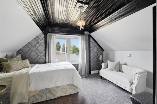 5708 45 Avenue, Red Deer, AB - Indoor Photo Showing Bedroom