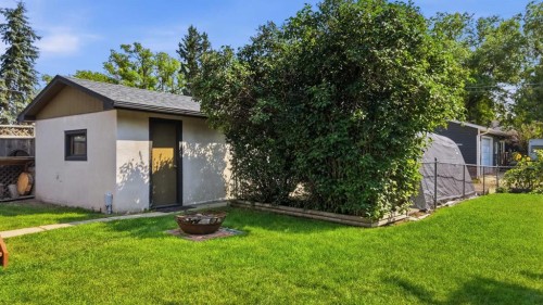 4137 40 Street, Red Deer, AB - Outdoor