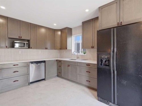 4137 40 Street, Red Deer, AB - Indoor Photo Showing Kitchen