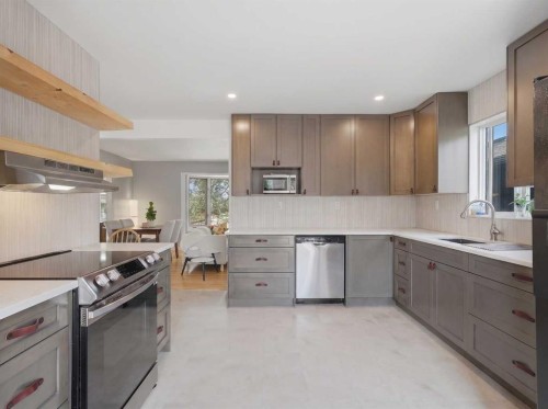 4137 40 Street, Red Deer, AB - Indoor Photo Showing Kitchen