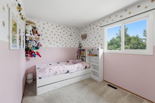 53 Reeves Crescent, Red Deer, AB - Indoor Photo Showing Bedroom