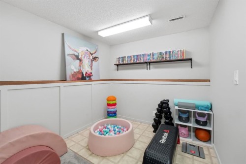 53 Reeves Crescent, Red Deer, AB - Indoor Photo Showing Other Room