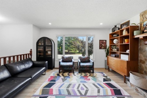 53 Reeves Crescent, Red Deer, AB - Indoor Photo Showing Living Room