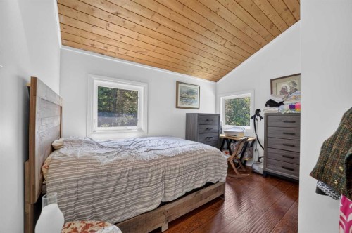 7-32579 Range Road 52, Rural Mountain View County, AB - Indoor Photo Showing Bedroom