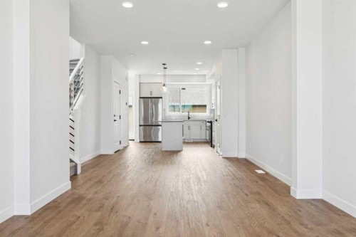49 Silverton Glen Way Sw, Calgary, AB - Indoor Photo Showing Kitchen