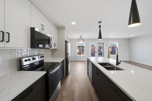 20 Toye Street, Red Deer, AB - Indoor Photo Showing Kitchen With Stainless Steel Kitchen With Double Sink With Upgraded Kitchen