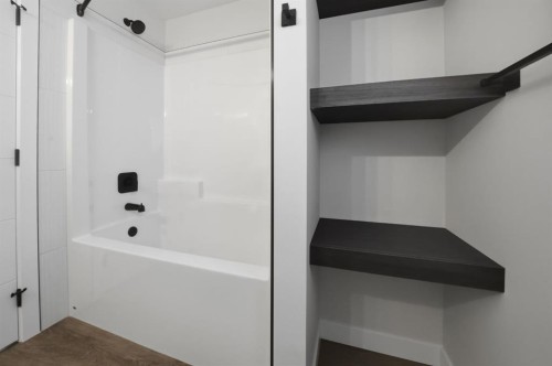 20 Toye Street, Red Deer, AB - Indoor
