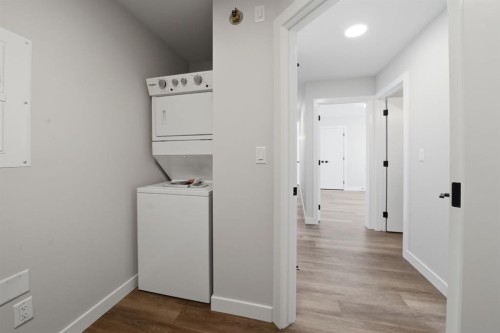 20 Toye Street, Red Deer, AB - Indoor Photo Showing Laundry Room