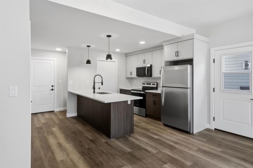 20 Toye Street, Red Deer, AB - Indoor Photo Showing Kitchen With Stainless Steel Kitchen With Upgraded Kitchen
