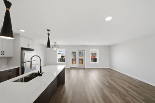 20 Toye Street, Red Deer, AB - Indoor Photo Showing Kitchen With Double Sink With Upgraded Kitchen