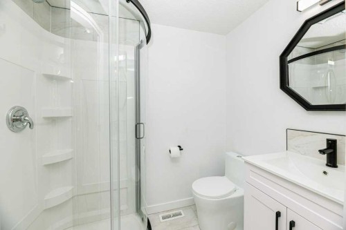 14 Eagle Road, Lacombe, AB - Indoor Photo Showing Bathroom
