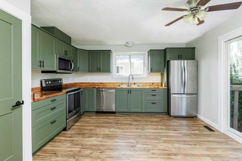 14 Eagle Road, Lacombe, AB - Indoor Photo Showing Kitchen With Double Sink