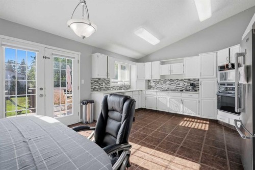 4640 47 Street, Sylvan Lake, AB - Indoor