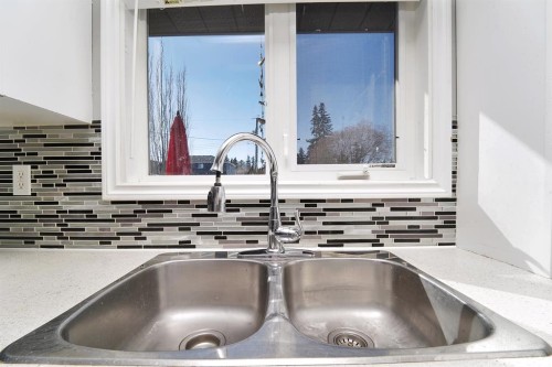 4640 47 Street, Sylvan Lake, AB - Indoor Photo Showing Kitchen With Double Sink