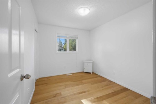 4640 47 Street, Sylvan Lake, AB - Indoor Photo Showing Other Room
